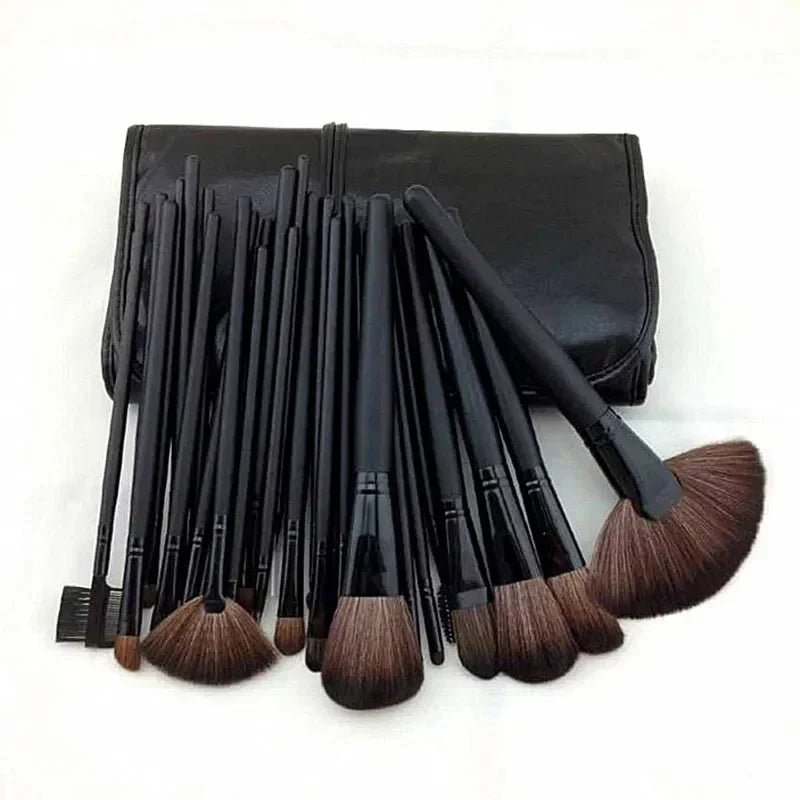 Kit com 24 Pincéis de Maquiagem Profissional com Estojo