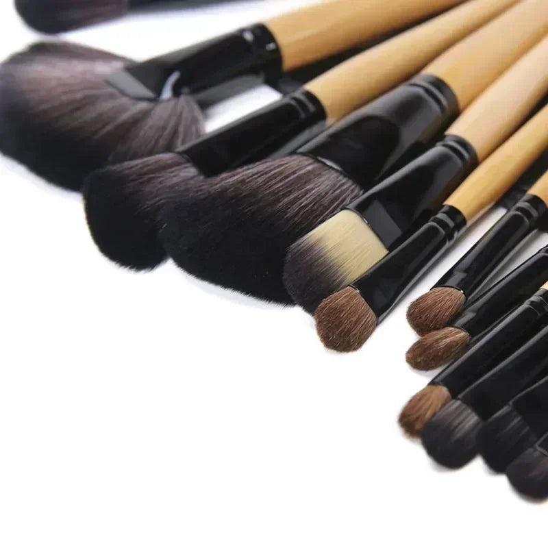 Kit com 24 Pincéis de Maquiagem Profissional com Estojo