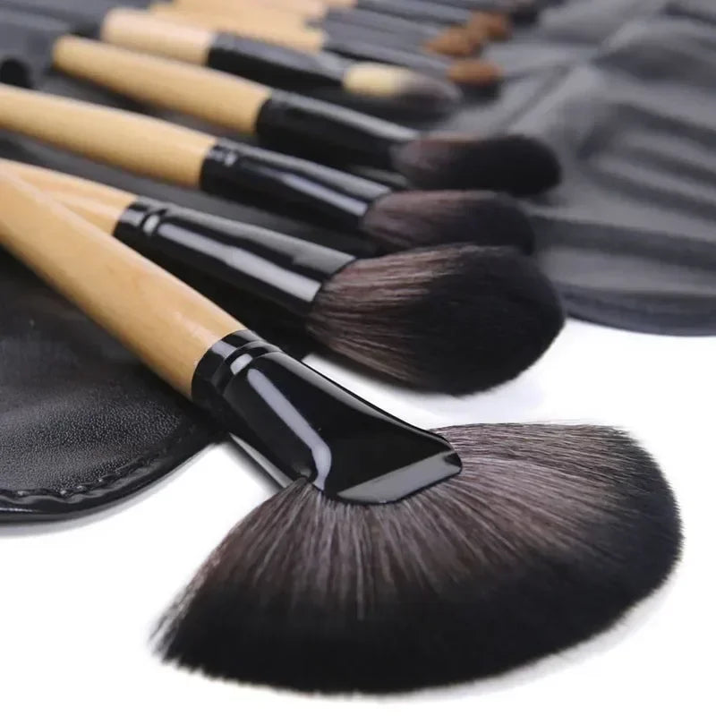 Kit com 24 Pincéis de Maquiagem Profissional com Estojo